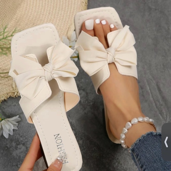 Sandals - White with Elegant Bow - Picture 2 of 4